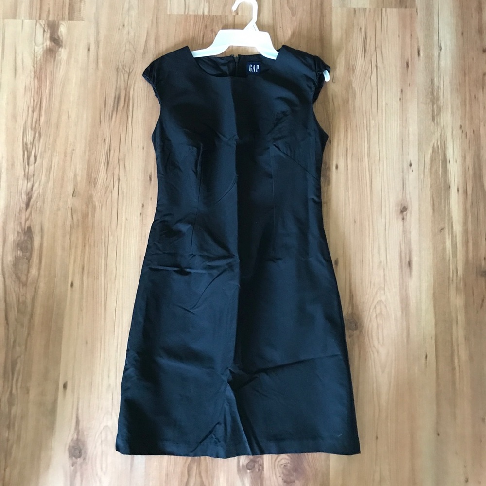 GAP sleeveless black dress